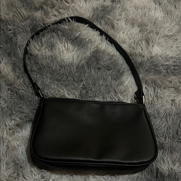 Elegant Black Shoulder Bag - Picture 1 of 2
